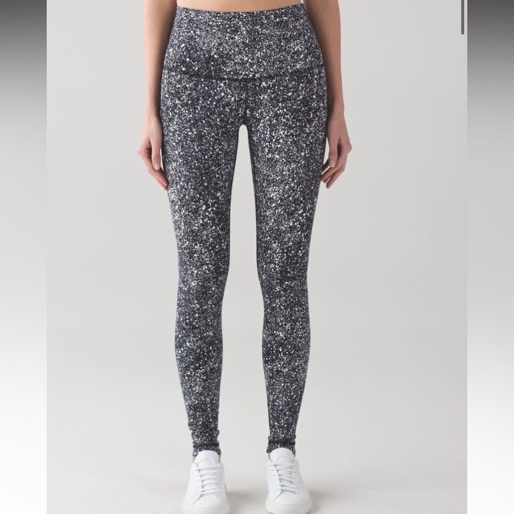Lululemon Wunder Under Pant (Hi-Rise)
Splatter White Black